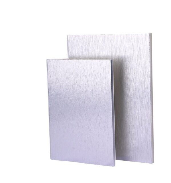 Italian skirting board